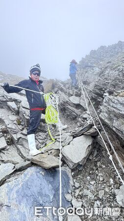 ▲▼中華民國山難救助協會發揮專業，3年更新太魯閣高山步道繩索3350公尺。（圖／太管處提供，下同）