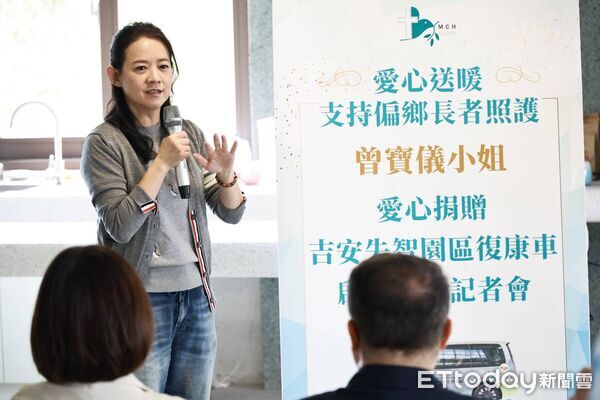 ▲▼曾寶儀開著價值200萬的復康車把愛送進花蓮。（圖／門諾醫院提供，下同）