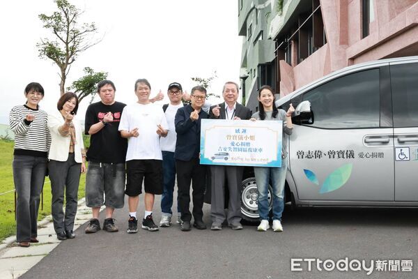 ▲▼曾寶儀開著價值200萬的復康車把愛送進花蓮。（圖／門諾醫院提供，下同）