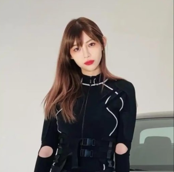 ▲痞幼有「重機女神」之稱。（圖／翻攝自微博／痞幼）