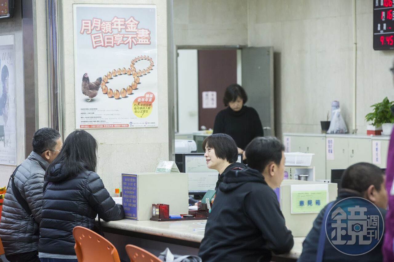 勞保明年改65歲才能領！專家精算實測：60歲先領的人多拿25萬元