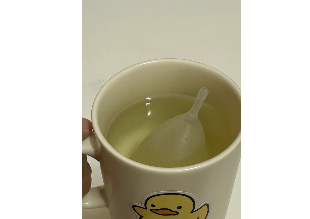 ▲▼室友拿她水杯「泡月亮杯」！超噁照片曝。（圖／翻攝自Threads）