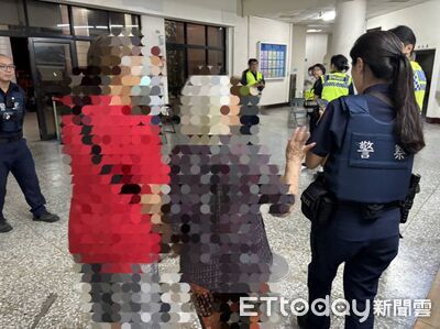 屏東78歲婦深夜路邊徘徊　東港警靠「這小物」成功助返家