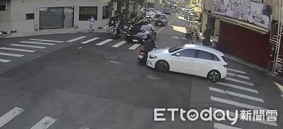 台中女騎士連撞賓士、瑪莎拉蒂　痛苦倒地送醫