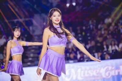 攻城獅韓援女神 鄭熙靜、李藝斌合體應援狂吸粉周邊熱銷