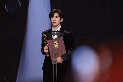 易烊千璽《小小的我》奪金雞影帝！　24歲創紀錄「史上最年輕」首位00後影帝