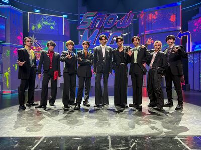 前方女子「突脫光揮手燈」!周遭人嚇到離場 Snow Man粉:救救我