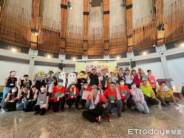 ▲台南市勞工局攜手長榮大學舉辦「庇護工場友善防護幸福就業研討暨觀摩交流活動」，庇護員工專心聆聽職場安全課程。（記者林東良翻攝，下同）