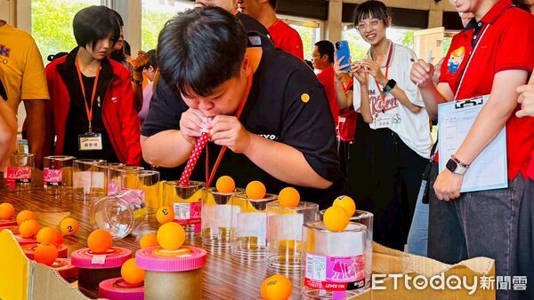 ▲台南市勞工局攜手長榮大學舉辦「庇護工場友善防護幸福就業研討暨觀摩交流活動」，庇護員工專心聆聽職場安全課程。（記者林東良翻攝，下同）