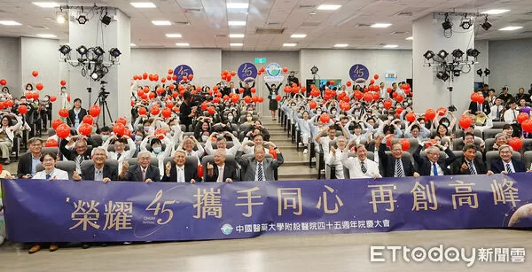 ▲中醫大附醫院慶溫馨登場　醫護志工齊受肯定。（圖／記者游瓊華翻攝）