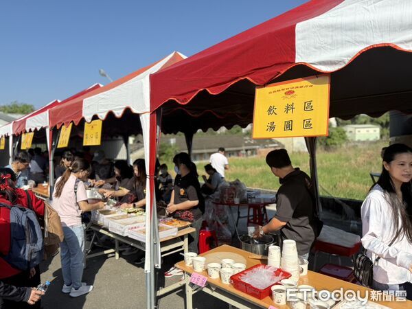 ▲▼  嘉義大林聖賢宮寒冬送暖送新鮮溫體豬肉   。（圖／記者翁伊森攝）