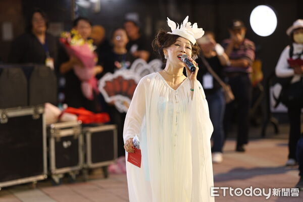 ▲曹雨婷出席萬華時光紅包場演唱會。（圖／記者林敬旻攝）