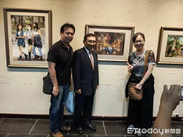 ▲郭宗正在台南市文化中心舉辦水彩創作展，副市長葉澤山蒞臨開幕致詞。（記者林東良翻攝，下同）