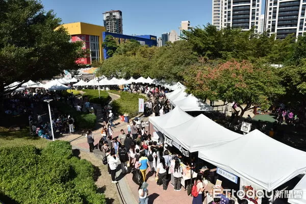 ▲百攤公益響應！中華大家功德會園遊會湧人潮，偏鄉孩子靠自己築夢。（圖／記者游瓊華翻攝）