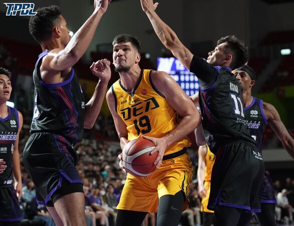 ▲攻城獅高國豪、德魯，特攻謝亞軒、阿巴西、馬可。（圖／TPBL職籃提供）