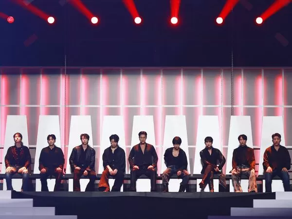 ▲▼ 直擊／SJ唱第二天更瘋了！利特被交代「冷靜一下」　東海下跪行大禮。（圖／讀者提供）