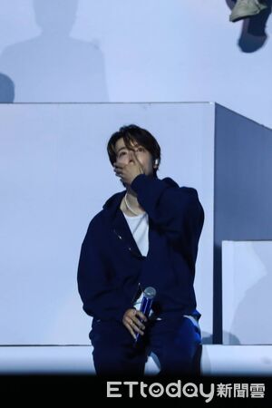 ▲▼直擊/台灣E.L.F.應援太猛!3萬人把大巨蛋變彩虹 SJ東海唱一半哭了。(圖/讀者提供)