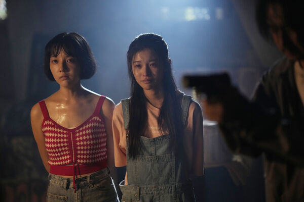 ▲《看看你有多愛我》「網紅媽媽」楊謹華精心操盤的「女兒綁架案」竟弄假成真，林思廷（中）、詹子萱接連遭綁架。（圖／晴天影像提供）