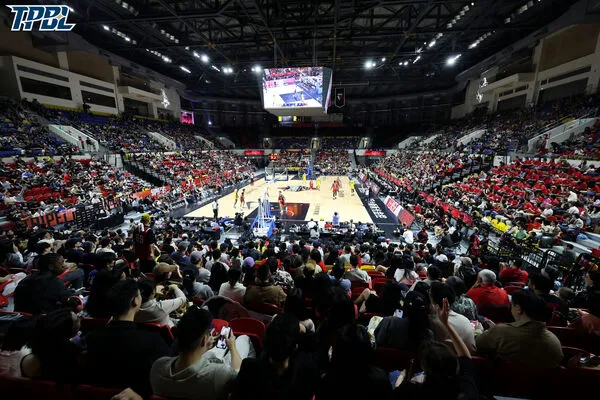▲戰神雷蒙恩、洛夫頓、張兆辰、戰神主場開幕戰和平籃球館湧入滿場5500人觀戰。（圖／TPBL職籃提供）