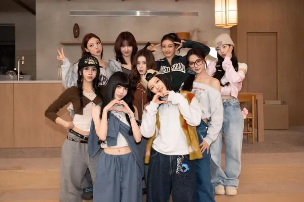 外送稿用 ▲▼TWICE。（圖／翻攝自FACEBOOK／TWICE）