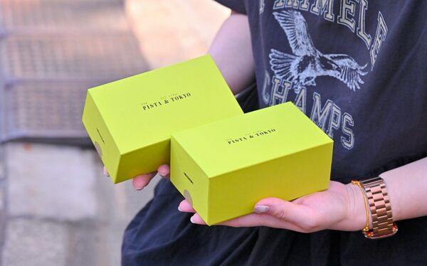 ▲▼東京車站每日限量販售開心果奶油夾心餅。（圖／部落客橘子狗提供）