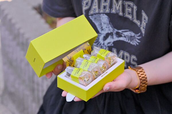 ▲▼東京車站每日限量販售開心果奶油夾心餅。（圖／部落客橘子狗提供）