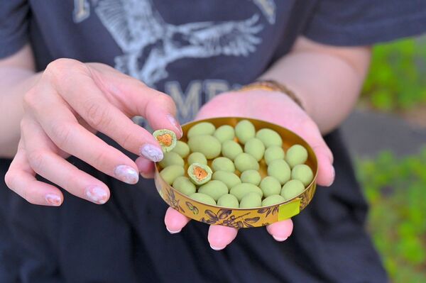 ▲▼東京車站每日限量販售開心果奶油夾心餅。（圖／部落客橘子狗提供）