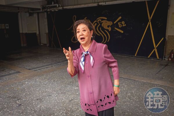 陳淑芳平時被民眾認出要求合照時，願意配合擺出各種姿勢與表情，堪稱「表情包」。