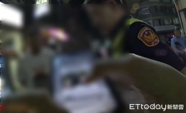 ▲▼警方依法對廟方人員開2張交通罰單。（圖／記者吳世龍翻攝）