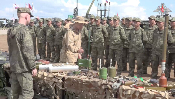 ▲▼北韓部隊在庫斯克地區協助俄軍剷除地雷。（圖／路透）