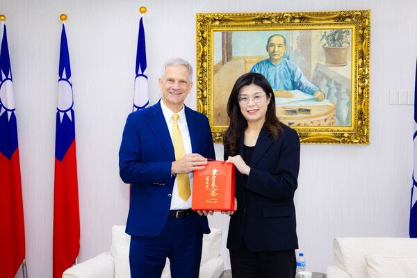 ▲鄭麗文會見德國在台協會處長狄嘉信（Karsten Tietz） 。（圖／國民黨提供）