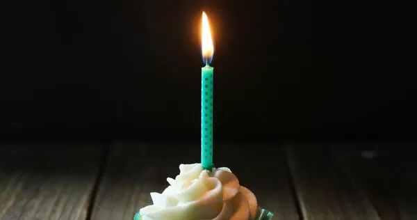 有女網友表示，男友曾諾精心安排生日，當天卻帶她吃鹽酥雞。（示意圖／翻攝自unsplash）