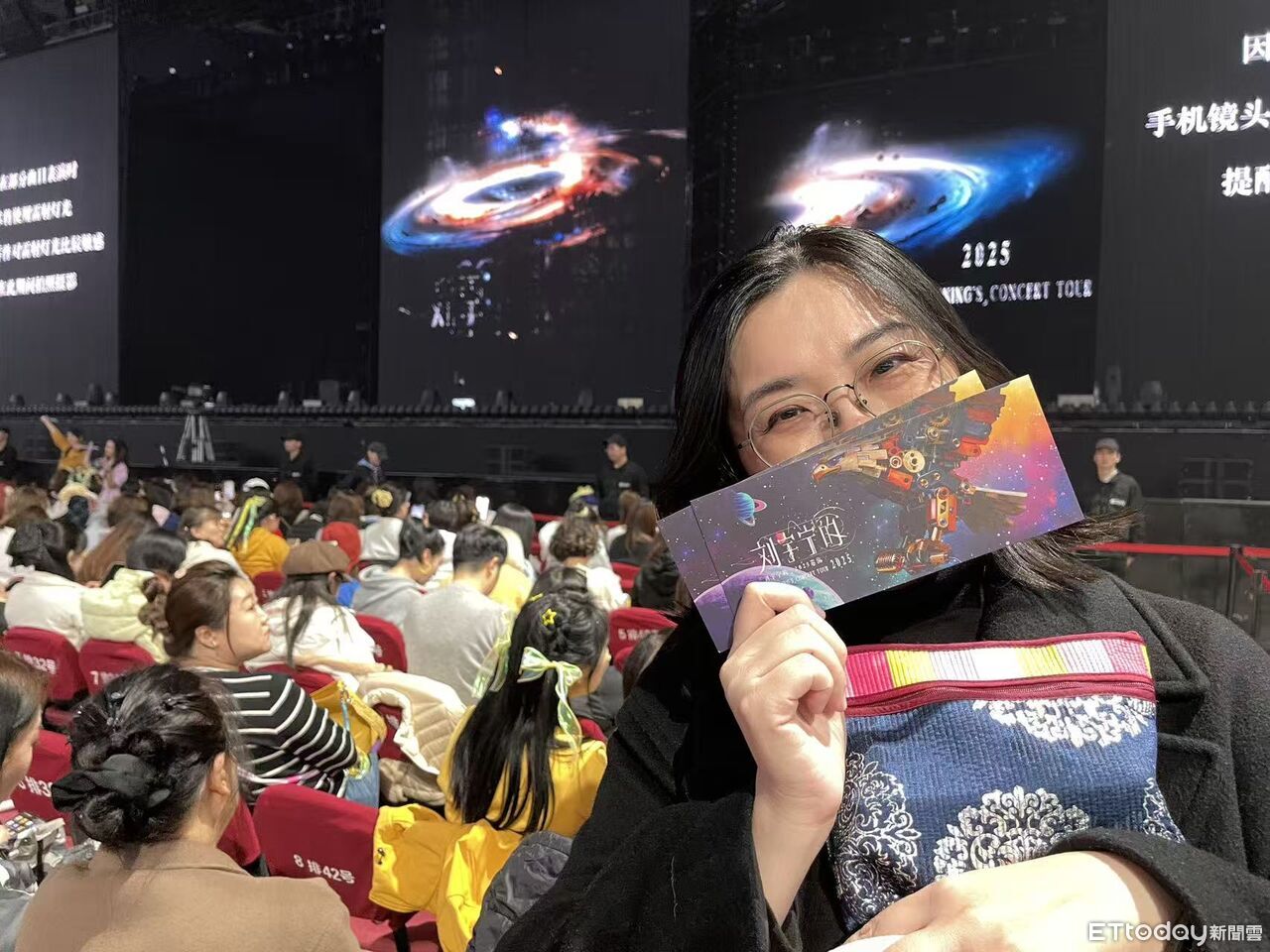 直擊!台灣粉絲跨海追劉宇寧 上萬粉絲穿應援「黃色」齊聚北京