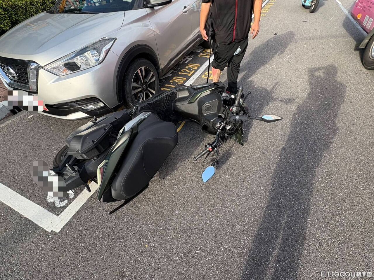 快訊/新店死亡車禍!機車騎士搶救不治、腳踏車翁昏迷