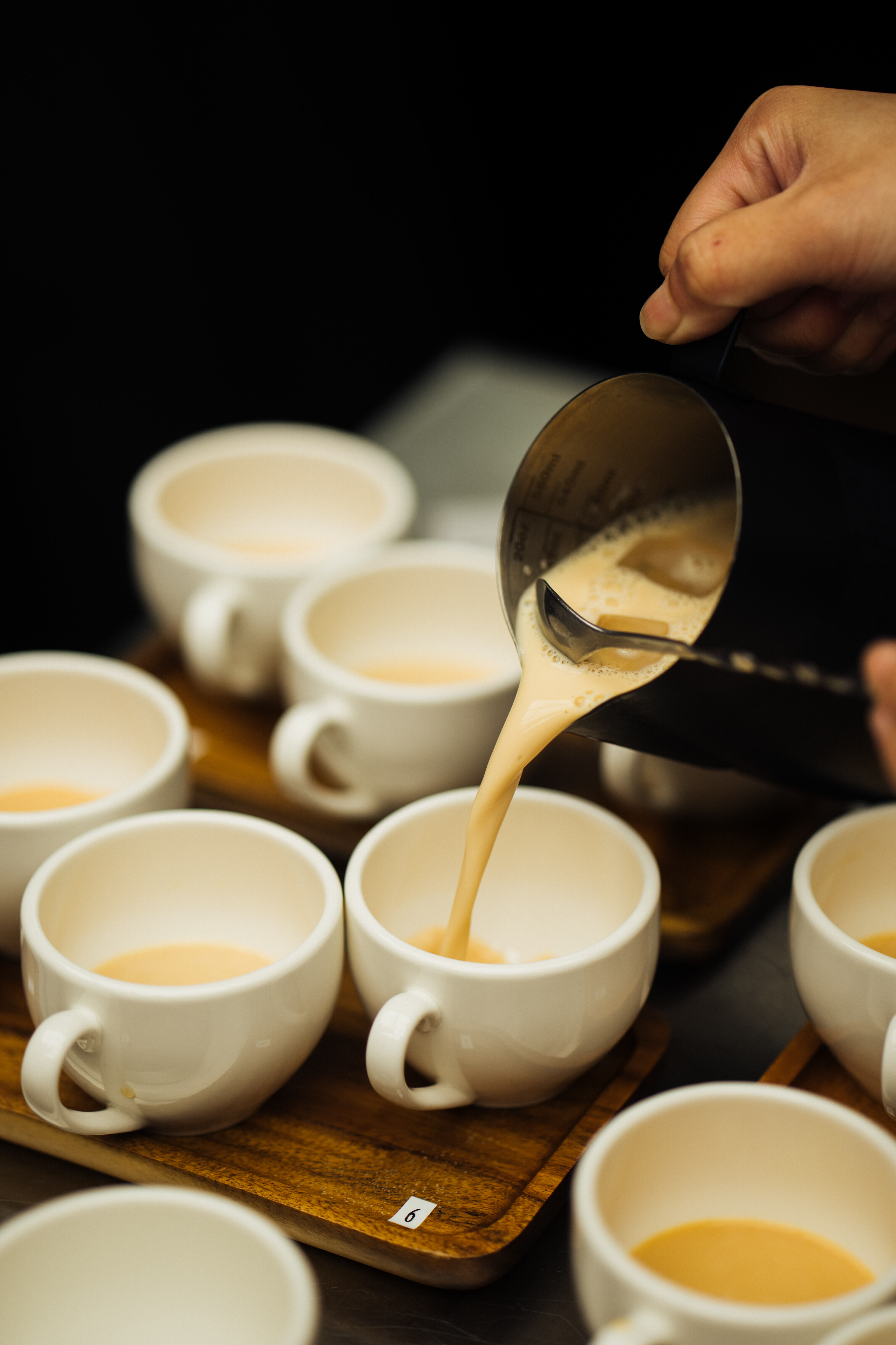 ▲標榜精品茶飲的BLIKE大里Lab店在台中開幕。（圖／品牌提供）