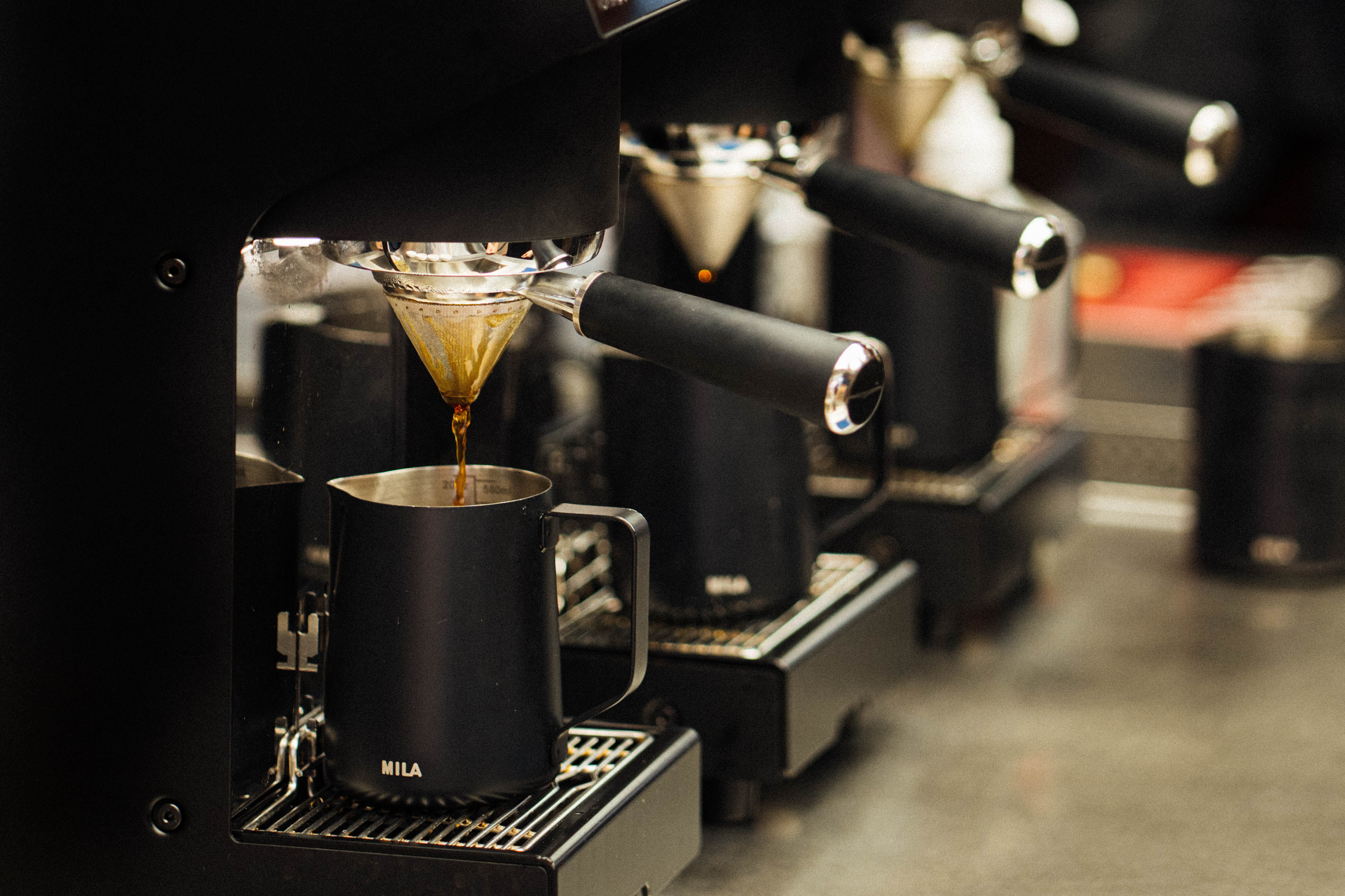 ▲標榜精品茶飲的BLIKE大里Lab店在台中開幕。（圖／品牌提供）