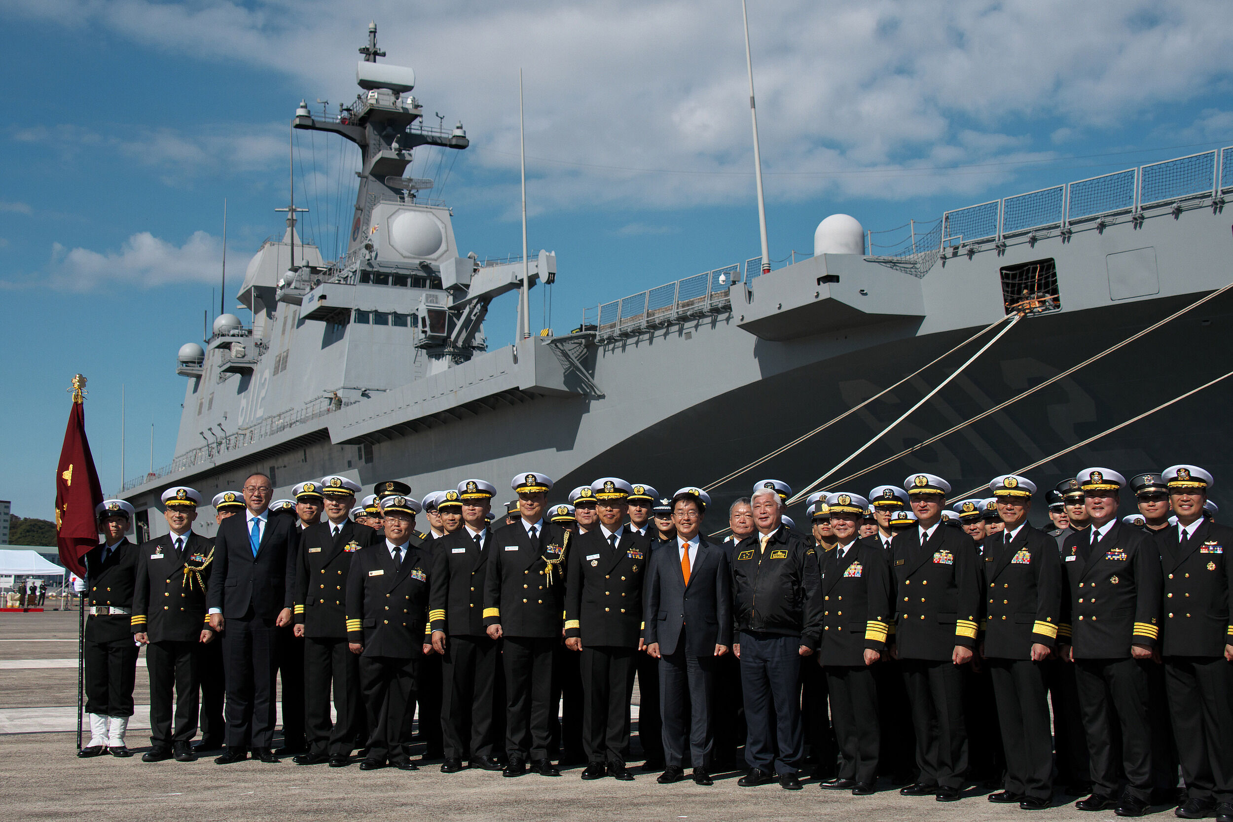 ▲▼南韓海軍兩棲攻擊艦去年11月7日抵達日本神奈川縣橫須賀基地。（圖／VCG）