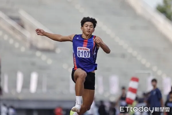 ▲水里鄉戴久凱獲南投縣第73屆全縣運動會社男跳遠第一名。（圖／南投縣教育處提供，下同）