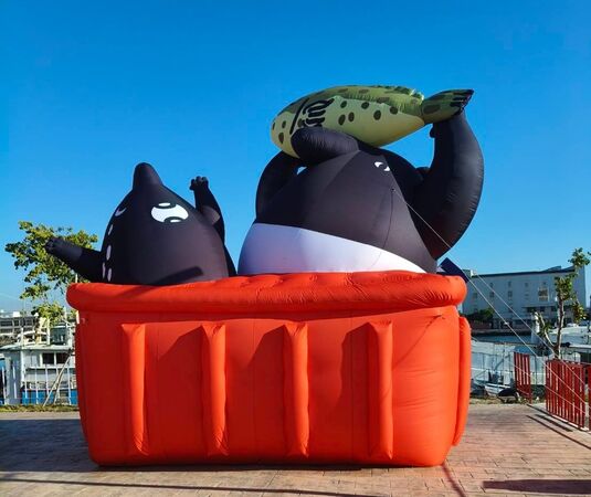 ▲▼高雄大海開吃馬來貘充氣裝置。（圖／翻攝自高雄旅遊網）