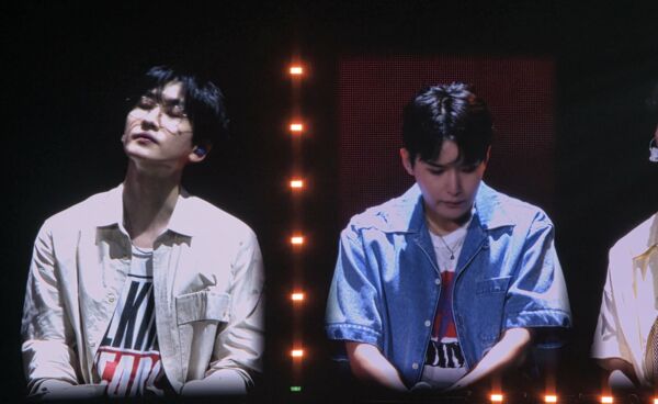 ▲▼直擊／銀赫唱到哭了！3萬粉絲掛「10場巡演」橫幅　畫面太震撼SJ驚呆。（圖／讀者提供）