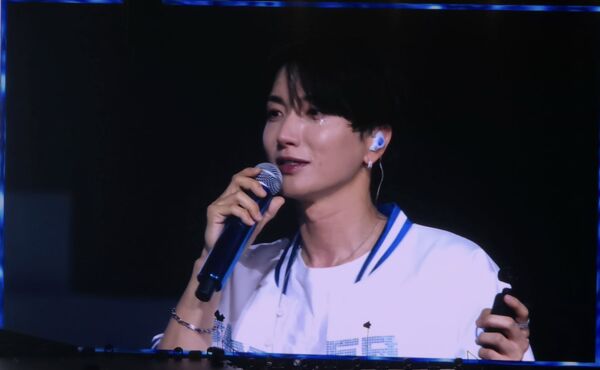 ▲▼ 台灣E.L.F.超狂！大巨蛋首例「60台無人機飛出SJ圖案」利特、銀赫淚崩。（圖／讀者提供）