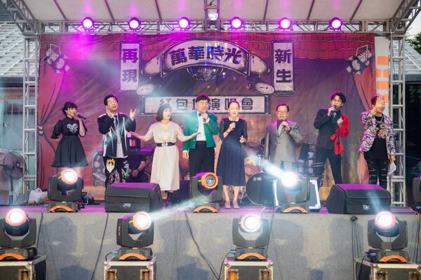 ▲文化局長蔡詩萍與所有藝人們合影。（圖／台北市演藝工會提供）