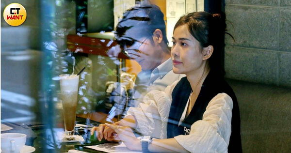 台籍男子小鄭與越籍太太阮妹在台相識相戀，好不容易在台登記結婚，太太卻因為非法勞動事件被移民署下「逐客令」限期遣返，只能四處求助。（圖／周志龍攝）