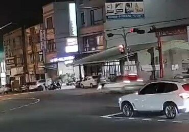 ▲彰化男子穿越馬路遭撞飛送醫急救。（圖／民眾提供）