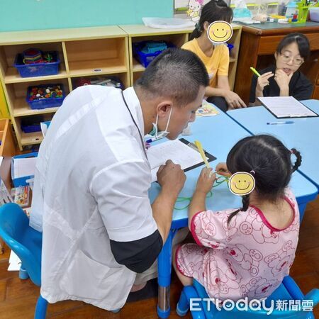 ▲台南市立醫院跨專業團隊走入關廟區辦理外展聯合評估，協助偏鄉家長就近取得早療資源。（記者林東良翻攝，下同）