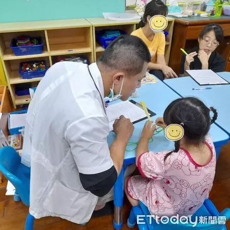 ▲台南市立醫院跨專業團隊走入關廟區辦理外展聯合評估，協助偏鄉家長就近取得早療資源。（記者林東良翻攝，下同）