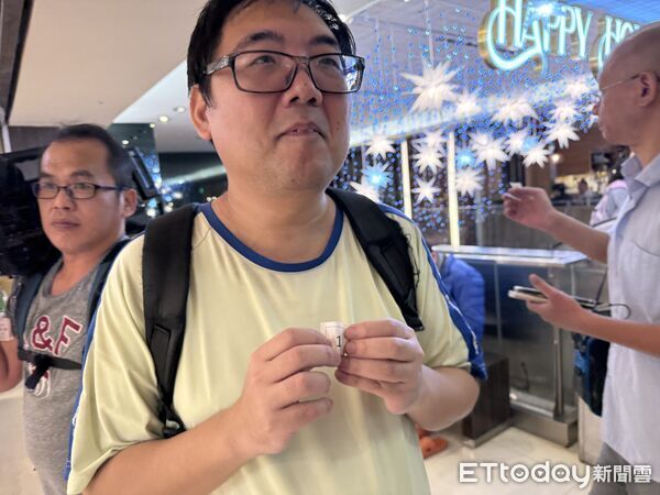 ▲▼邱森茶室北車店發飲料。（圖／記者徐文彬攝）