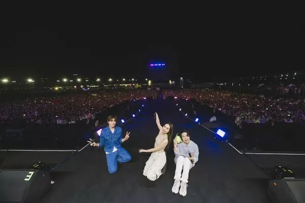 ▲▼ 告五人開唱。（圖／KLIVE、混血兒娛樂提供）