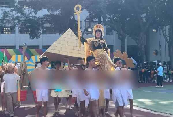 ▲彰化精誠中學變裝進場埃及豔后驚豔全場。（圖／民眾提供）