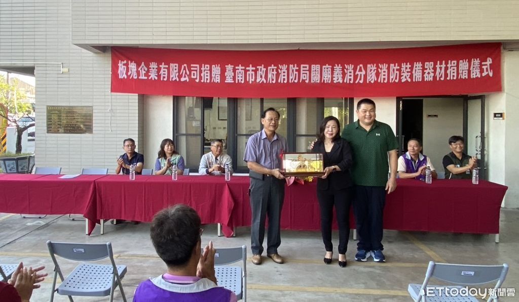 南消關廟分隊獲企業捐贈山域救援器材 強化救災能量打造韌性家園